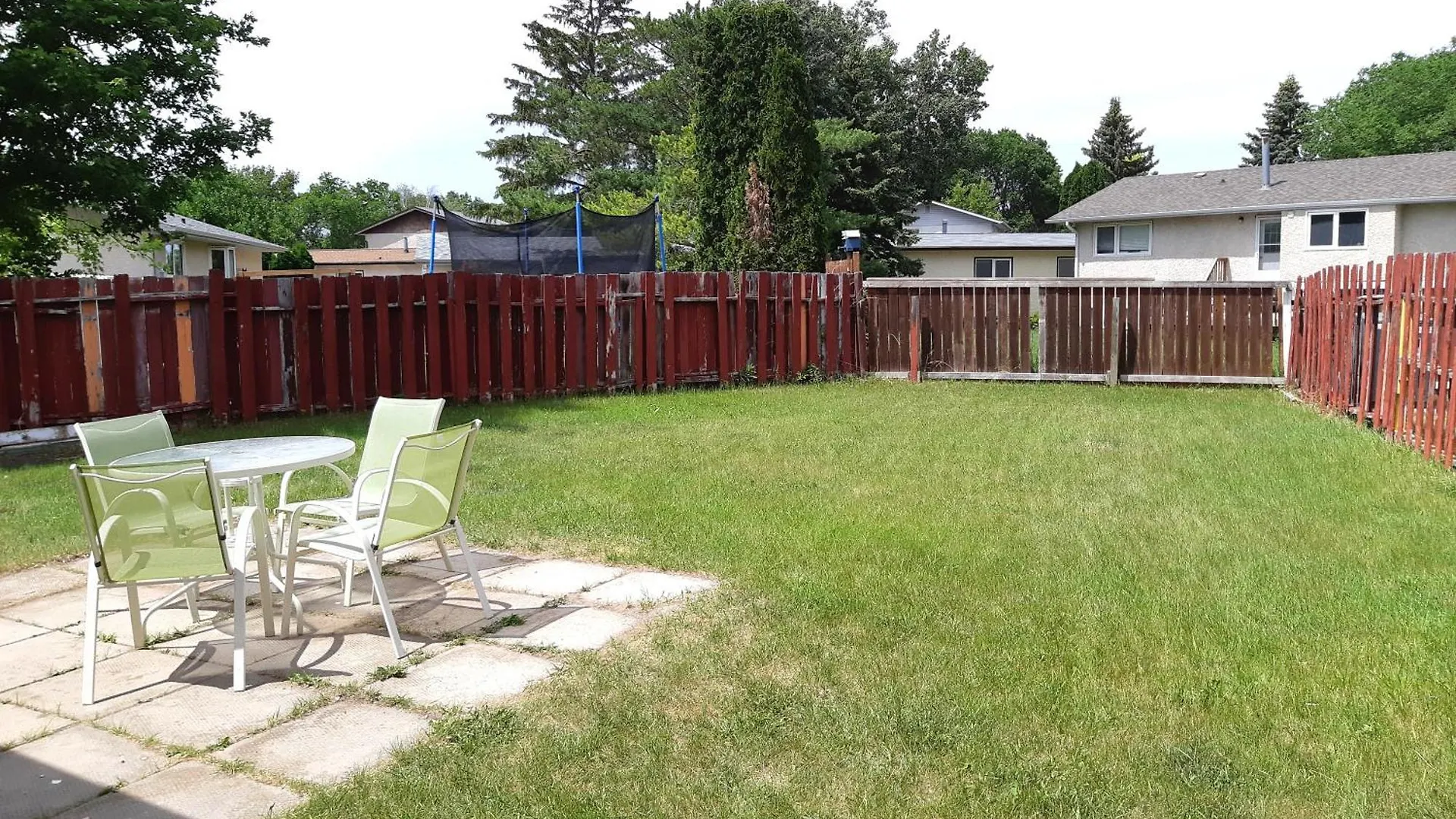 Home Away From Home - 6 Bedroom Fantastic Bungalow Winnipeg Canada